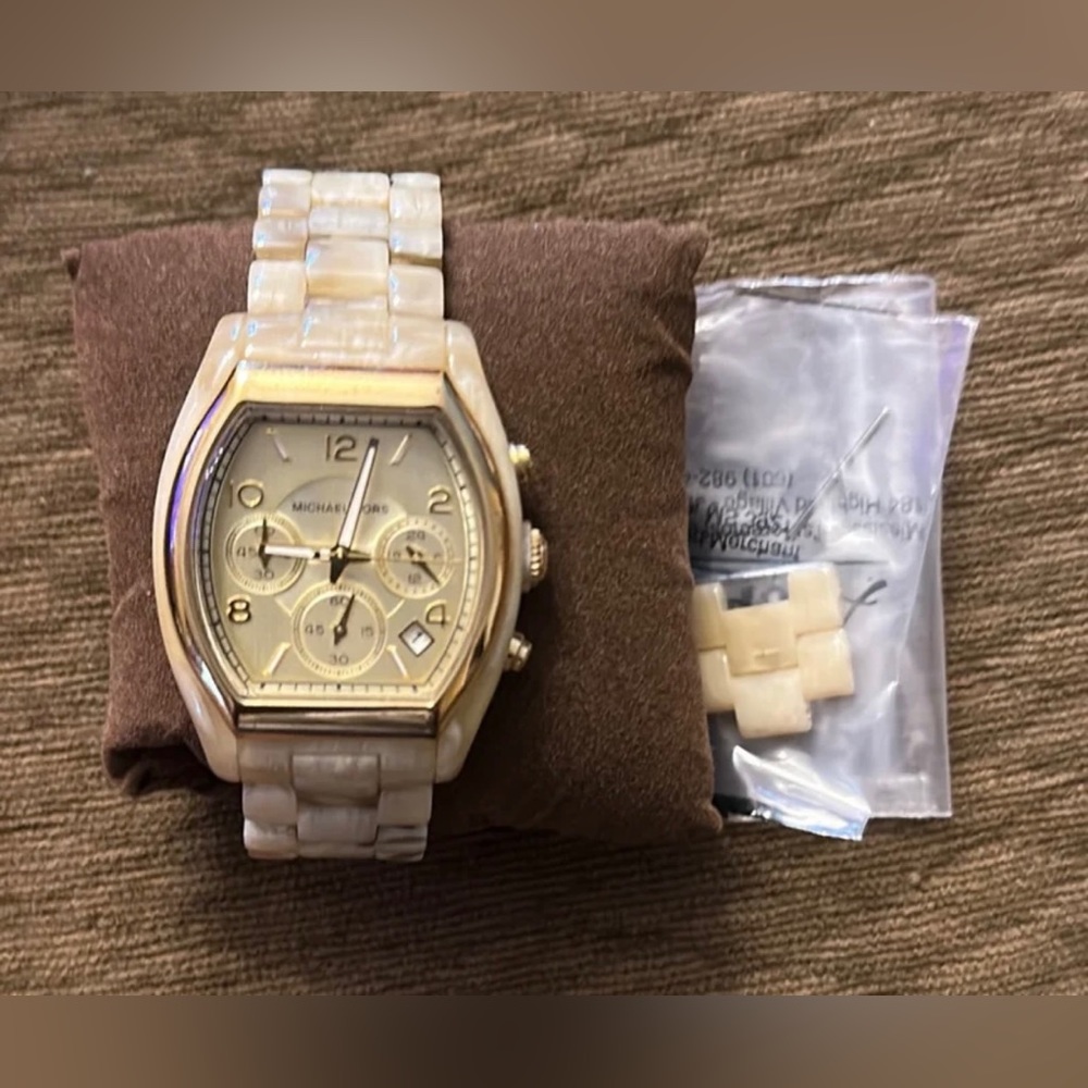 Michael Kors (MK5486) Faux Horn Women’s Watch